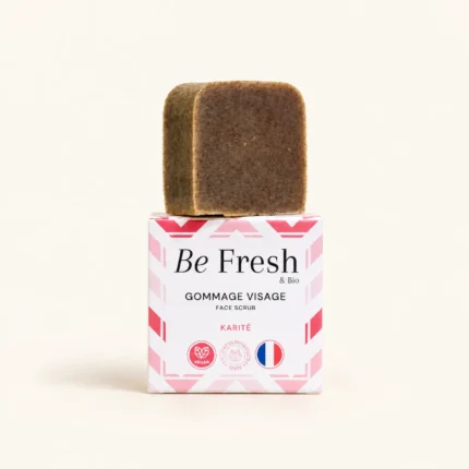 Gommage visage solide au karité Be Fresh & Bio posé sur son étui rose
