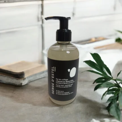 Gel pour coiffer les cheveux bouclés