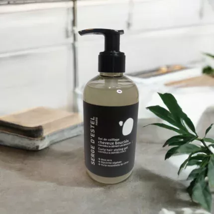Gel pour coiffer les cheveux bouclés