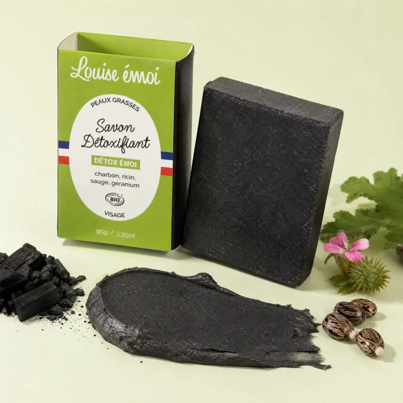 Savon noir détox au charbon actif Louise émoi texture gros plan