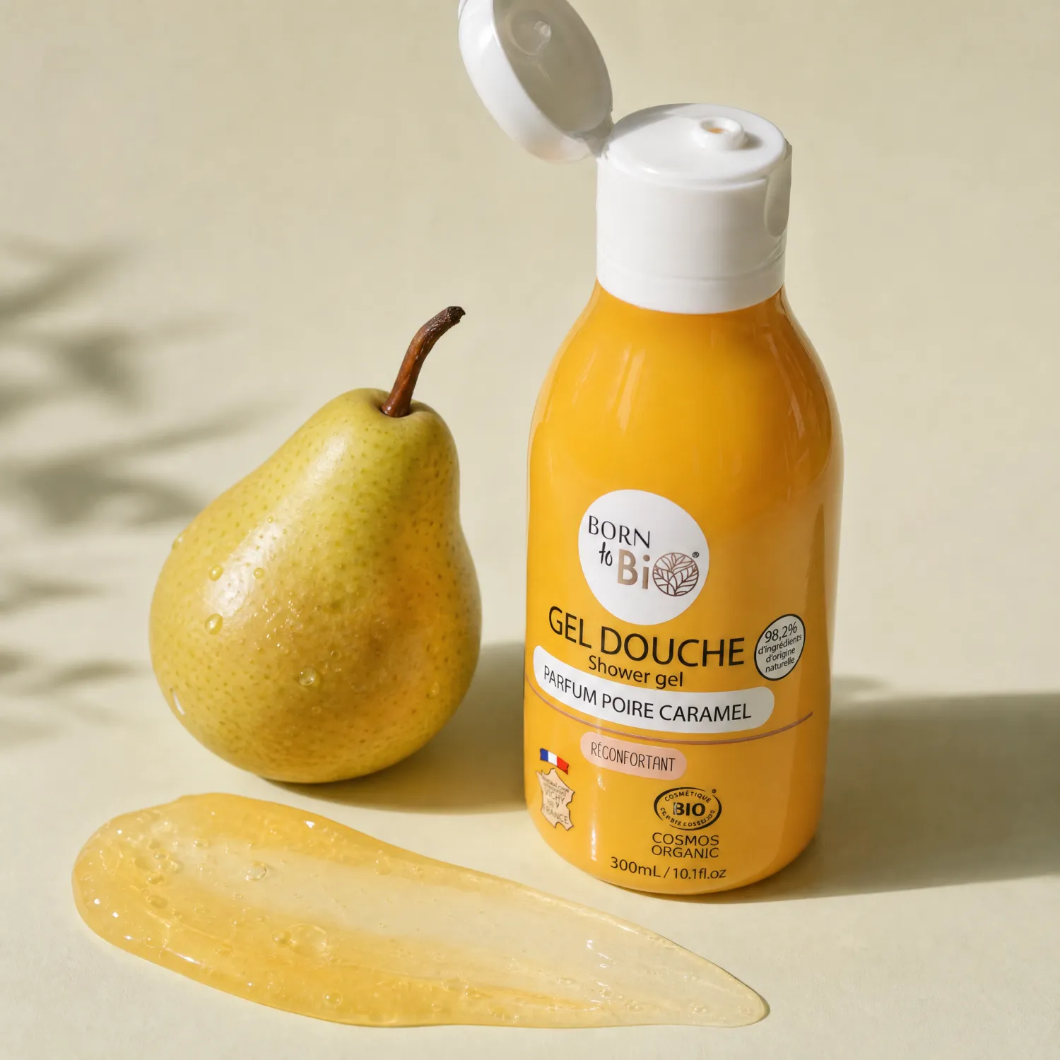 Gel douche bio poire caramel Born To Bio texture dorée et poire fraîche